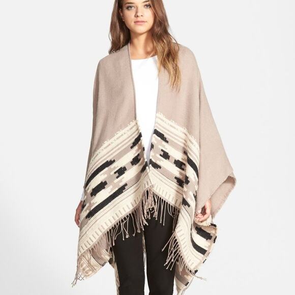 Vince Camuto Sweaters - Vince Camuto Geometric Weave Taupe Cape/Poncho One Size
